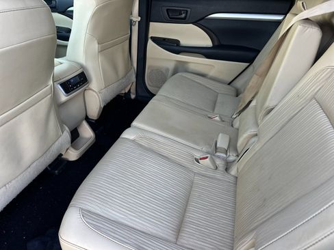 Used 2015 Toyota Highlander Plus AWD/4WD image 11