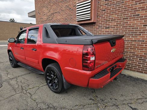 Used 2010 Chevrolet Avalanche LT w/ Regional Value Package AWD/4WD image 4