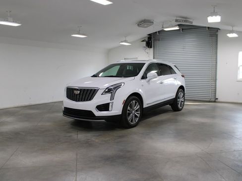 Used 2024 Cadillac XT5 Premium Luxury AWD/4WD image 4