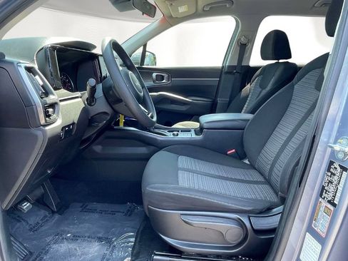 Used 2023 Kia Sorento LX FWD image 15