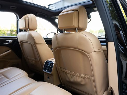 Used 2018 Porsche Macan Sport Edition image 26