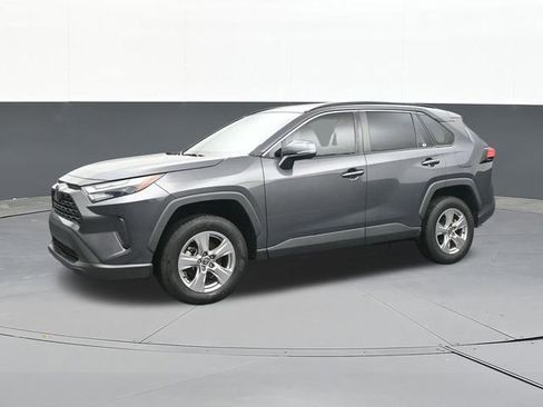 Used 2022 Toyota RAV4 XLE AWD/4WD image 6