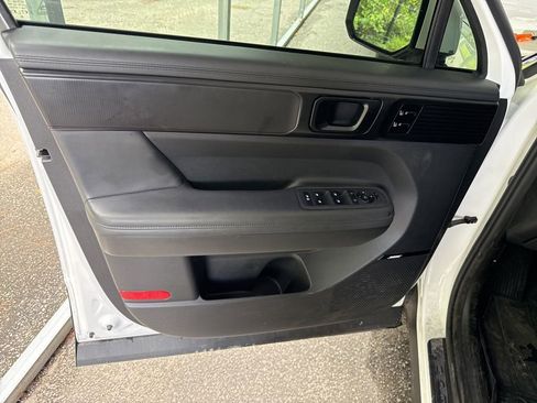 Used 2025 Hyundai Santa Fe Calligraphy AWD/4WD image 9