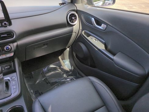 Used 2022 Hyundai Kona Limited FWD image 17