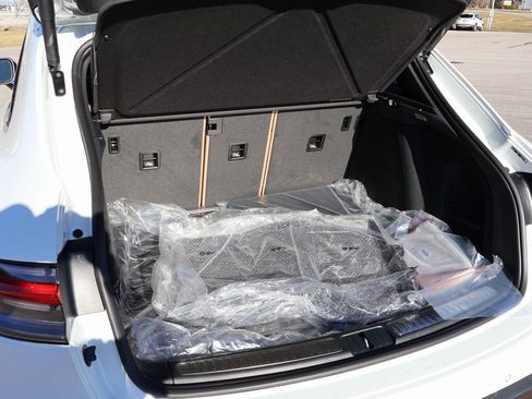 New 2026 Porsche Macan image 18