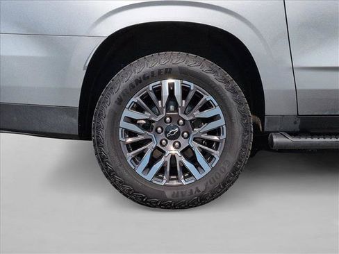 Used 2025 Chevrolet Suburban Z71 AWD/4WD image 24