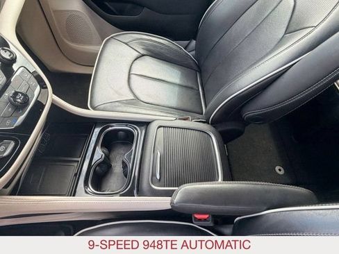 Certified 2023 Chrysler Pacifica Limited FWD image 21
