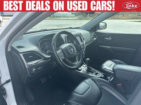 Used 2019 Jeep Cherokee Latitude Plus w/ Cold Weather Group AWD/4WD image 12