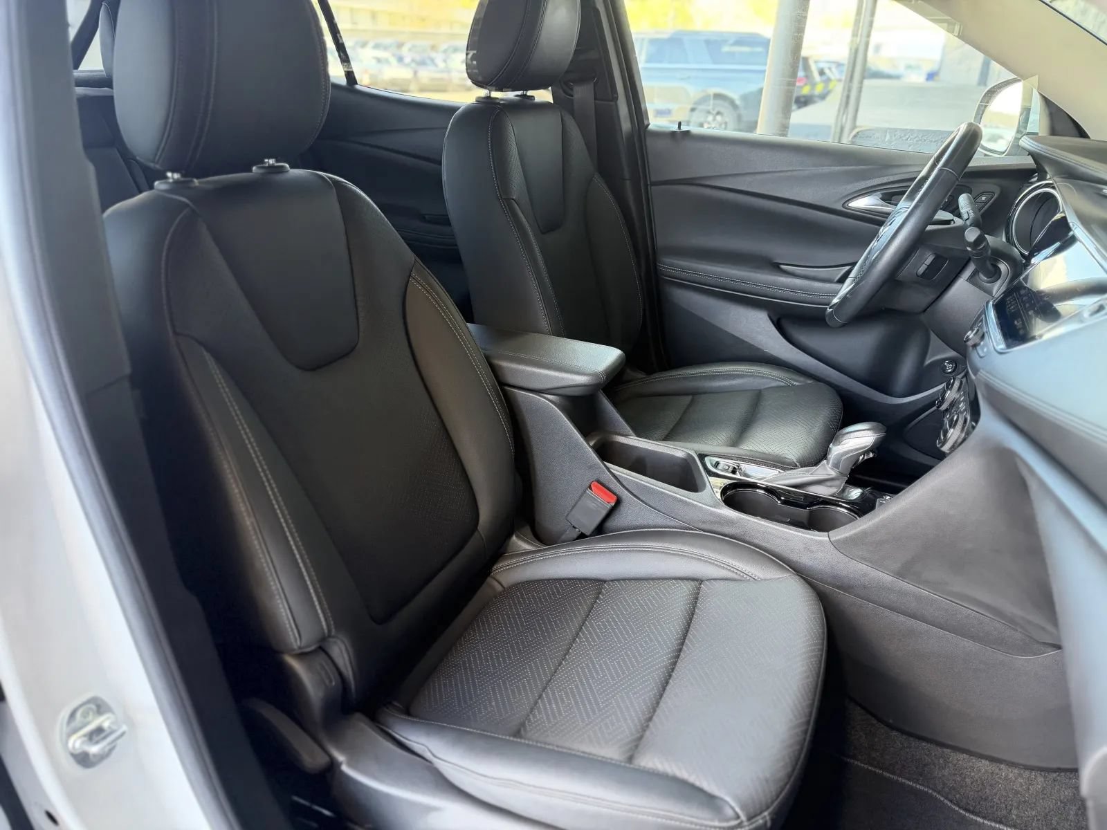 Used 2023 Buick Encore GX Essence w/ Experience Buick Package FWD image 21