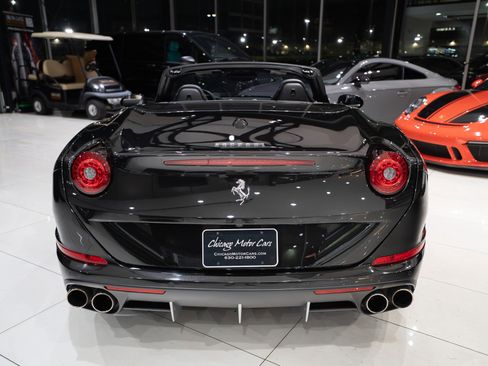 Used 2015 Ferrari California T image 3
