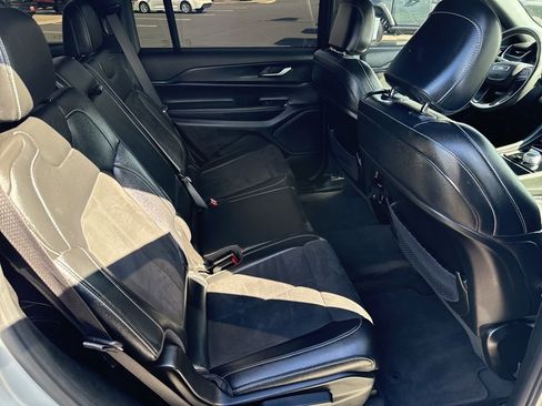 Used 2023 Jeep Grand Cherokee L Laredo image 14