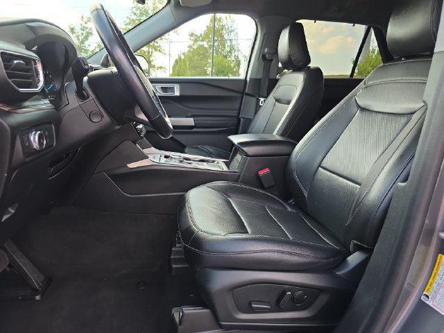 Used 2022 Ford Explorer Limited w/ Equipment Group 301A RWD image 10