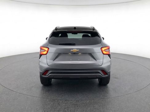 Used 2025 Chevrolet Trax LT FWD image 7