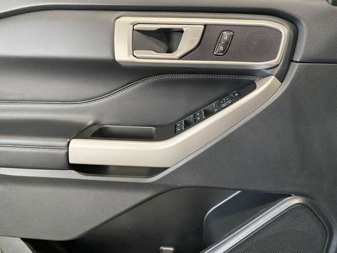 Used 2023 Ford Explorer XLT w/ Class IV Trailer Tow Package image 6