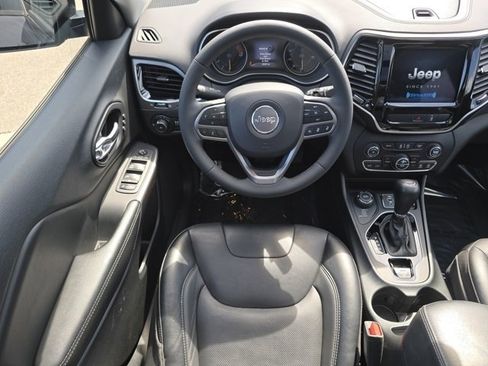 Used 2022 Jeep Cherokee Limited image 3