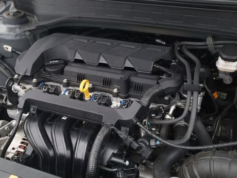Used 2025 Hyundai Venue SEL FWD image 9