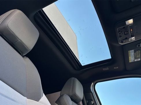 Used 2024 Toyota Tacoma TRD Off-Road image 19