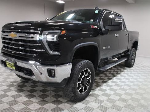 Used 2024 Chevrolet Silverado 2500 LTZ w/ LTZ Convenience Package AWD/4WD image 8