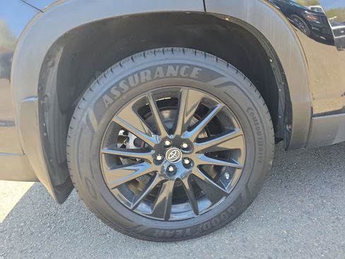 Used 2019 Toyota Highlander SE image 12