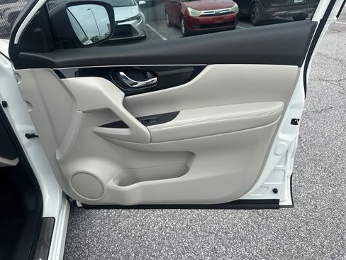 Used 2019 Nissan Rogue Sport SL w/ Premium Package FWD image 14