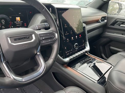 Used 2025 GMC Yukon Denali AWD/4WD image 21