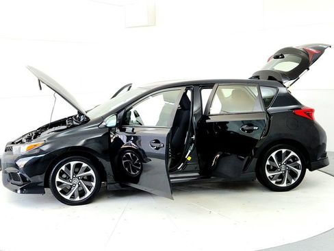 Used 2018 Toyota Corolla iM w/ All-Weather Mat Package FWD image 10
