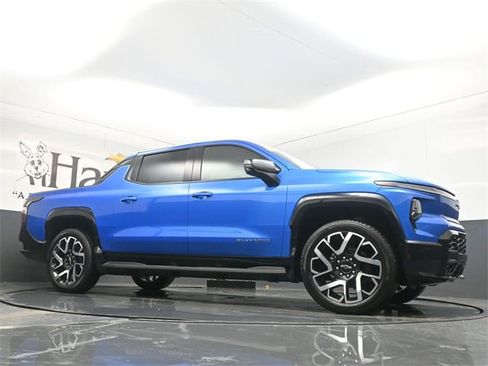 Certified 2025 Chevrolet Silverado EV RST image 2