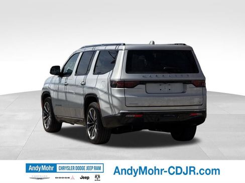 Used 2022 Jeep Wagoneer Series III w/ Premium Group I AWD/4WD image 5