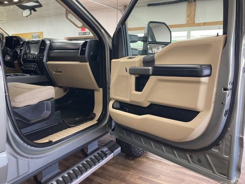 Used 2019 Ford F250 XLT w/ XLT Premium Package AWD/4WD image 17