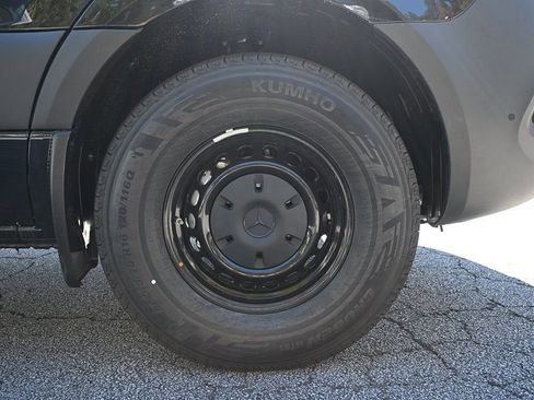 Used 2025 Mercedes-Benz Sprinter 2500 image 29