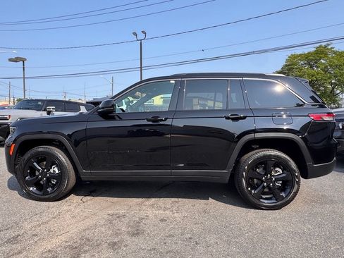 New 2026 Jeep Grand Cherokee Limited w/ Limited Altitude Package AWD/4WD image 4