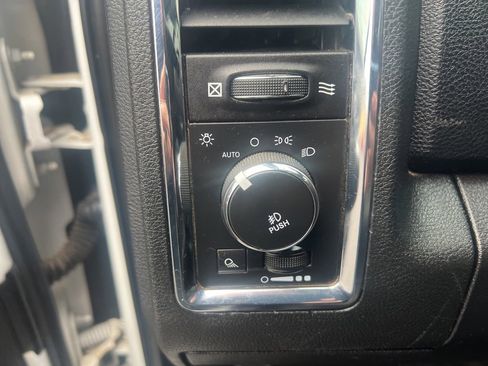 Used 2014 RAM 3500 Laramie w/ Cold Weather Group image 24