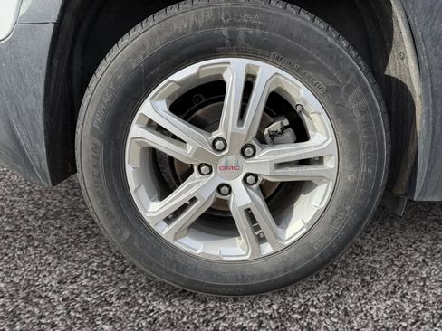 Used 2024 GMC Terrain SLE image 15