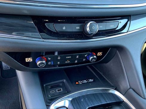 Used 2024 Buick Enclave Premium image 25