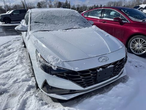 Used 2023 Hyundai Elantra Limited image 2