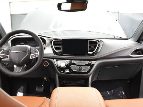 New 2026 Chrysler Pacifica Pinnacle AWD/4WD image 9