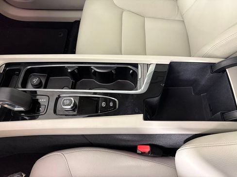 Used 2023 Volvo XC60 B5 Plus w/ Protection Package Premier FWD image 30