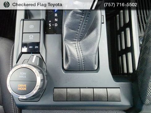 Used 2025 Toyota Tacoma TRD Sport AWD/4WD image 34