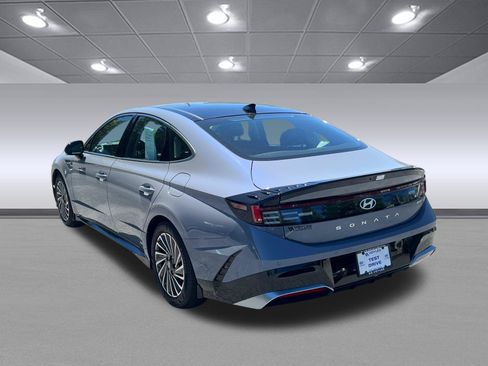 Certified 2025 Hyundai Sonata Limited FWD image 7