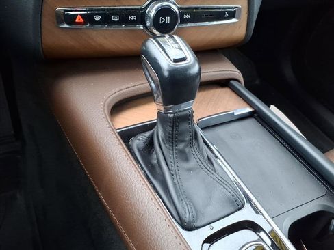 Used 2022 Volvo XC90 T6 Momentum image 21