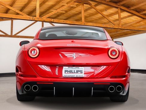 Used 2016 Ferrari California T RWD image 4