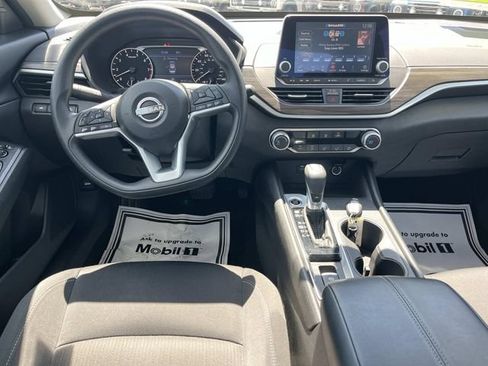 Used 2025 Nissan Altima 2.5 SV AWD/4WD image 12