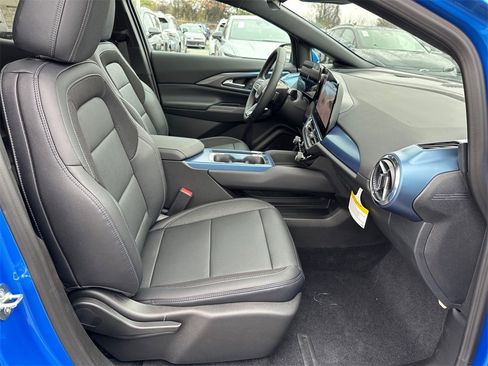 New 2026 Chevrolet Equinox EV LT image 23