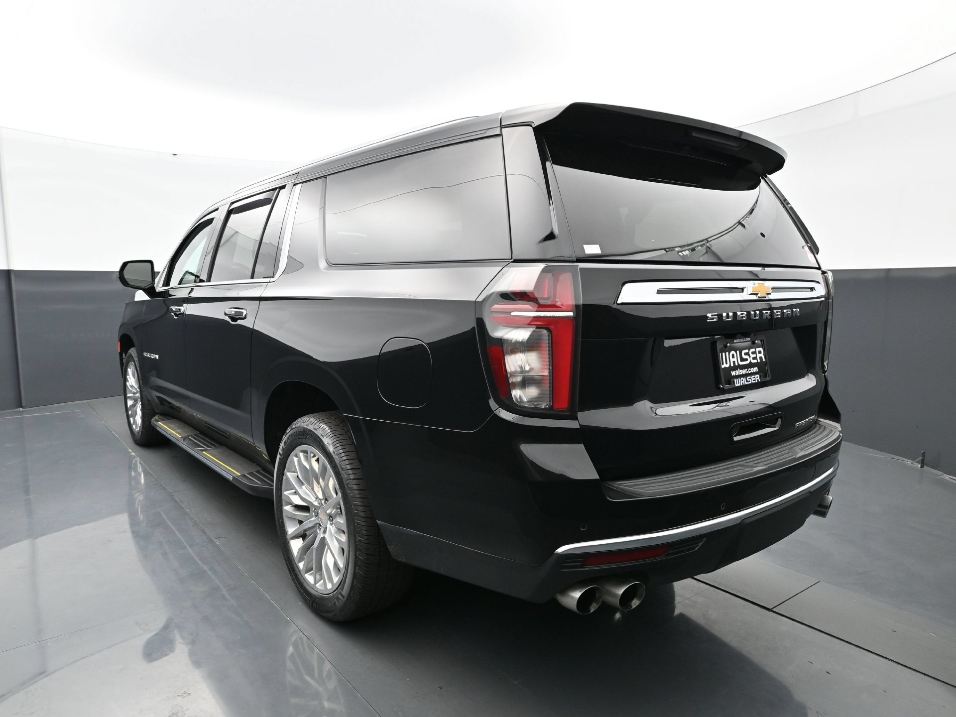 Used 2023 Chevrolet Suburban Premier AWD/4WD image 5