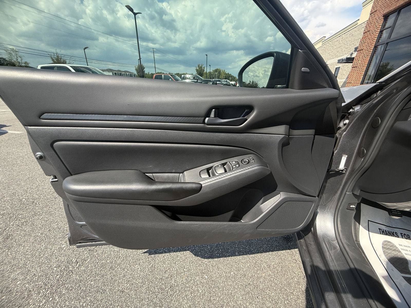 Used 2025 Nissan Altima 2.5 S FWD image 14