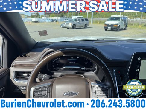 Used 2022 Chevrolet Suburban Z71 w/ Luxury Package AWD/4WD image 13