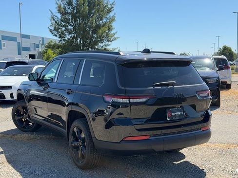 New 2026 Jeep Grand Cherokee L Limited w/ Limited Altitude Package AWD/4WD image 9
