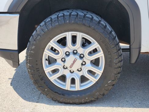 Used 2022 GMC Sierra 2500 SLT w/ X31 Off-Road Package AWD/4WD image 10