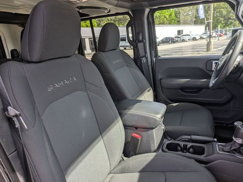 Used 2023 Jeep Wrangler Unlimited Sahara AWD/4WD image 34