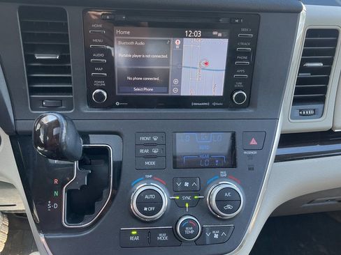 Used 2019 Toyota Sienna XLE Premium AWD/4WD image 6